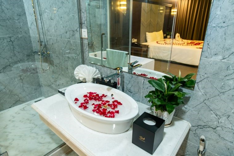 Khách Sạn Peace Hạ Long